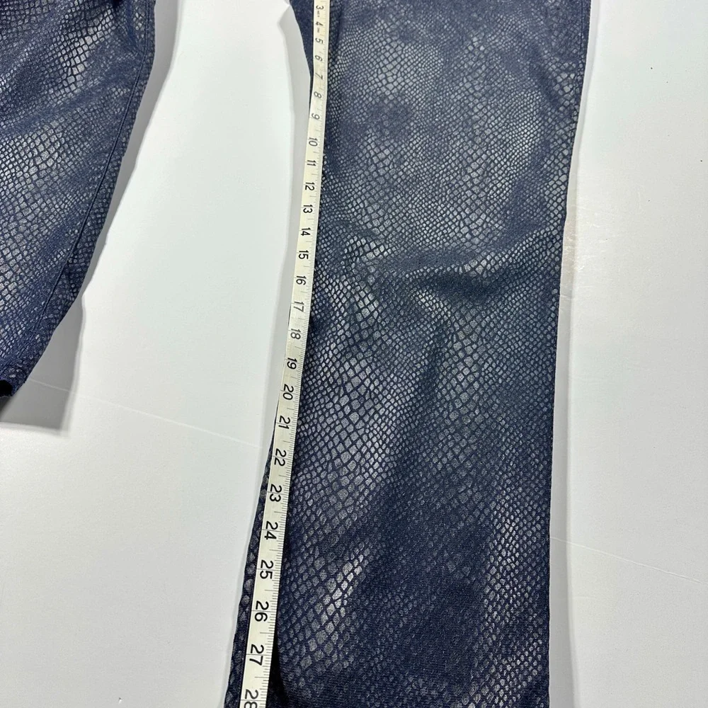 Woman’s Vintage Chicos Platinum Denim Lizard Print Jeans Size 1.5 Short​​ - Picture 3 of 7